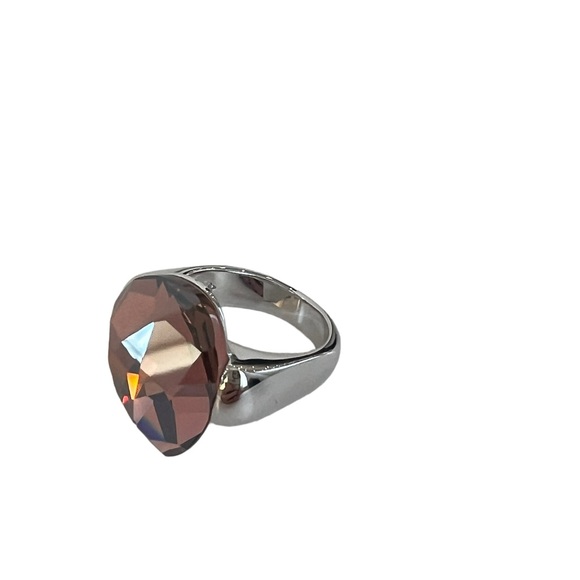 Swarovski Lucent  Tear Drop Cocktail Ring - Picture 2 of 7